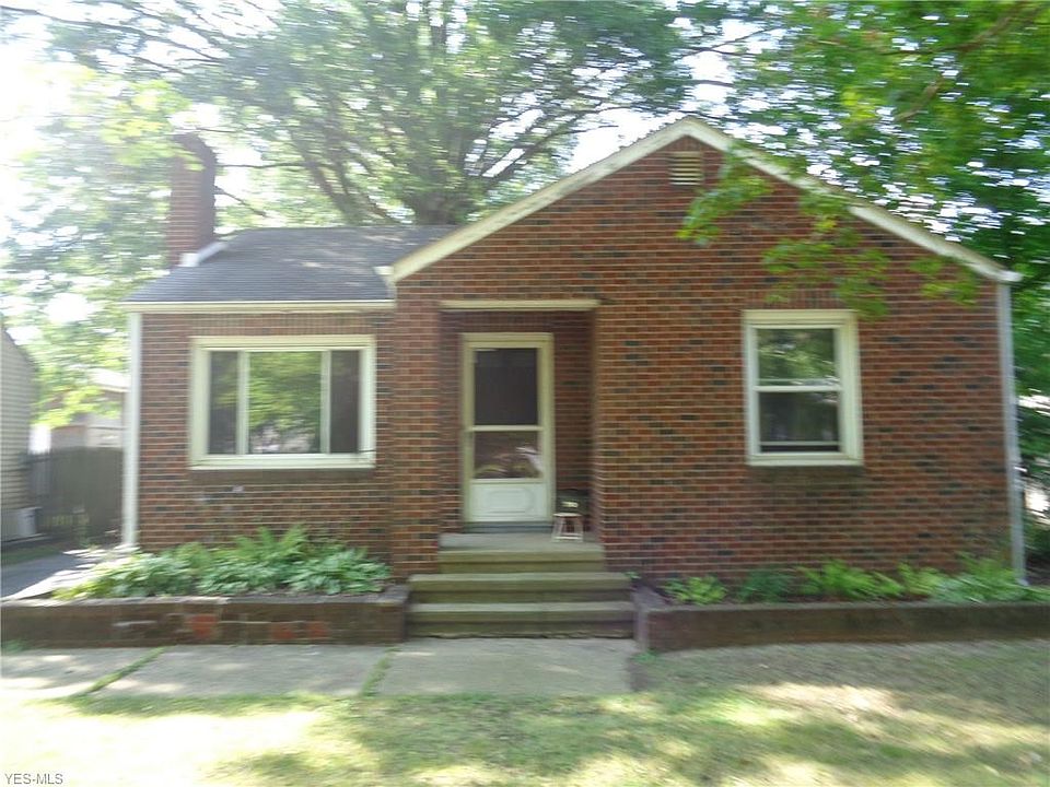 1st image of 740 Oak Knoll Ave SE