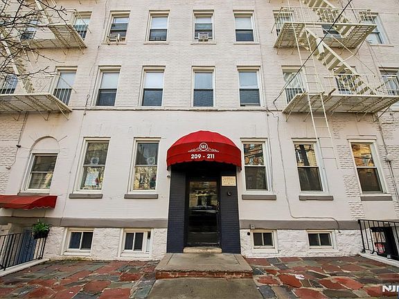 2nd image of 209-211 48th St