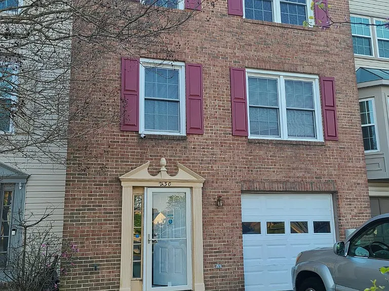 2130 Colonel Way — Photo 1