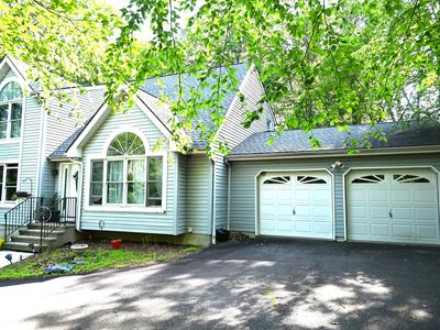 1617 Academy Dr, East Stroudsburg, PA, 18301