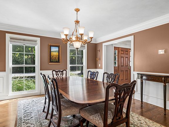 5th image of 118 S Montclair Ave