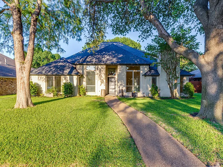 6900 Laramie Dr — Photo 4