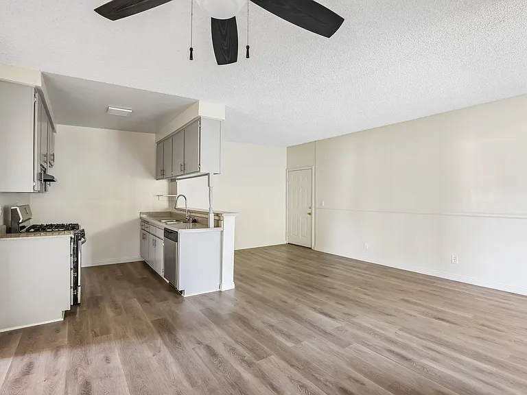 8541 Foothill Blvd., Sunland — Photo 39