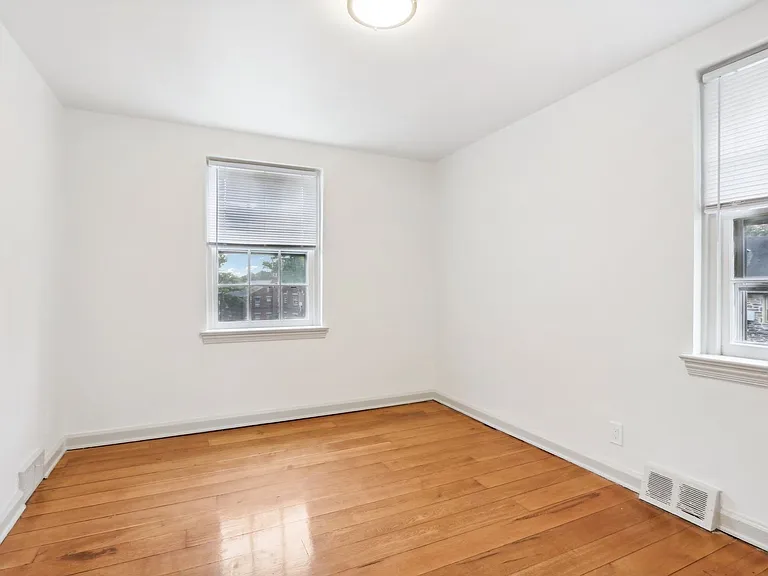 Carlton Park Apartments — Photo 68