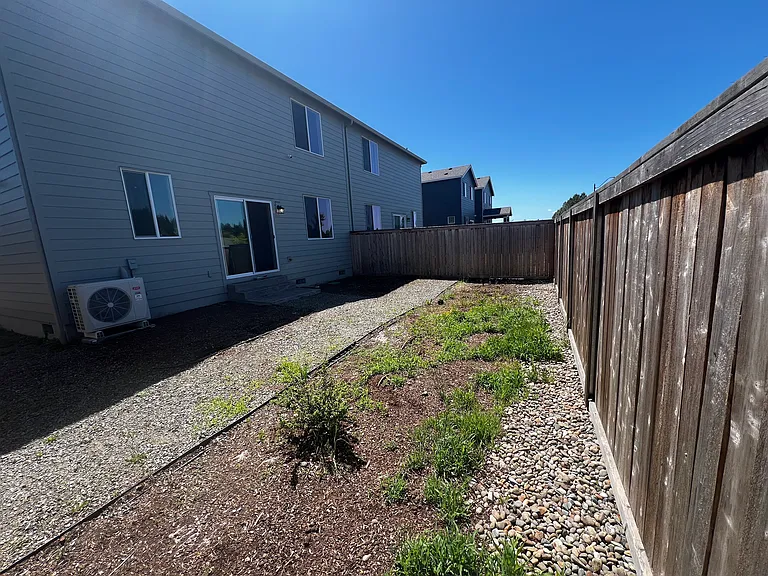 724 NE 14th St — Photo 34