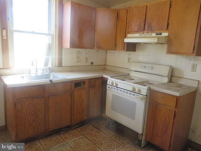 2nd image of 5344 Grays Ave