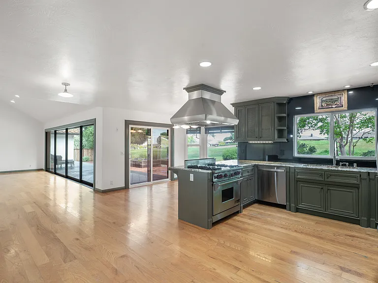 945 S Ridgemark Dr — Photo 9