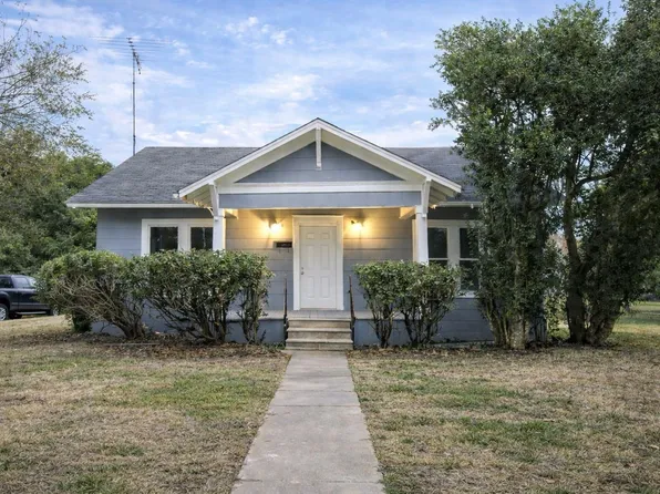 716 Olive St, Wharton, TX 77488