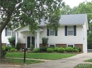 205 Vistaoak Ct, Ballwin, MO 63021