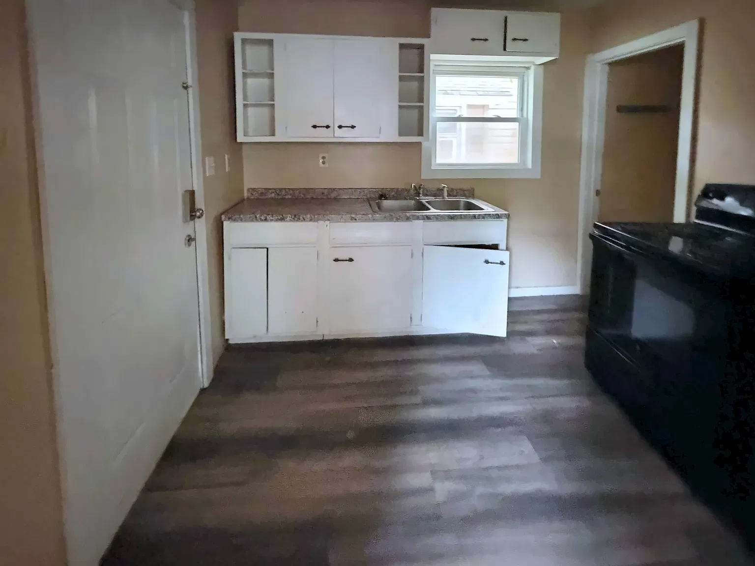 3 bed, 1354 sqft, $1,200 — Photo 2