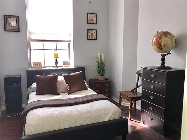 1015 Grand St #1E — Photo 3