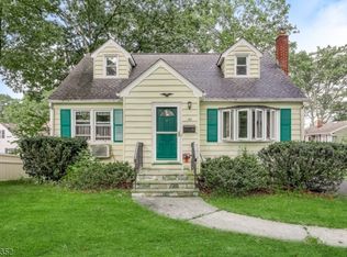 80 Centre St, Waldwick, NJ 07463