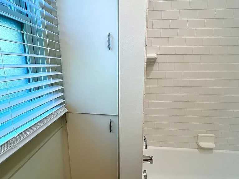 Stunning Vintage 2 Bed 1 Bath in NW 23rd! — Photo 11