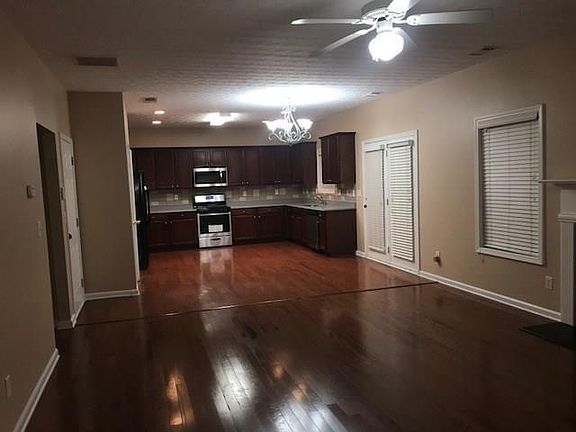 4th image of 1947 Longmont Dr