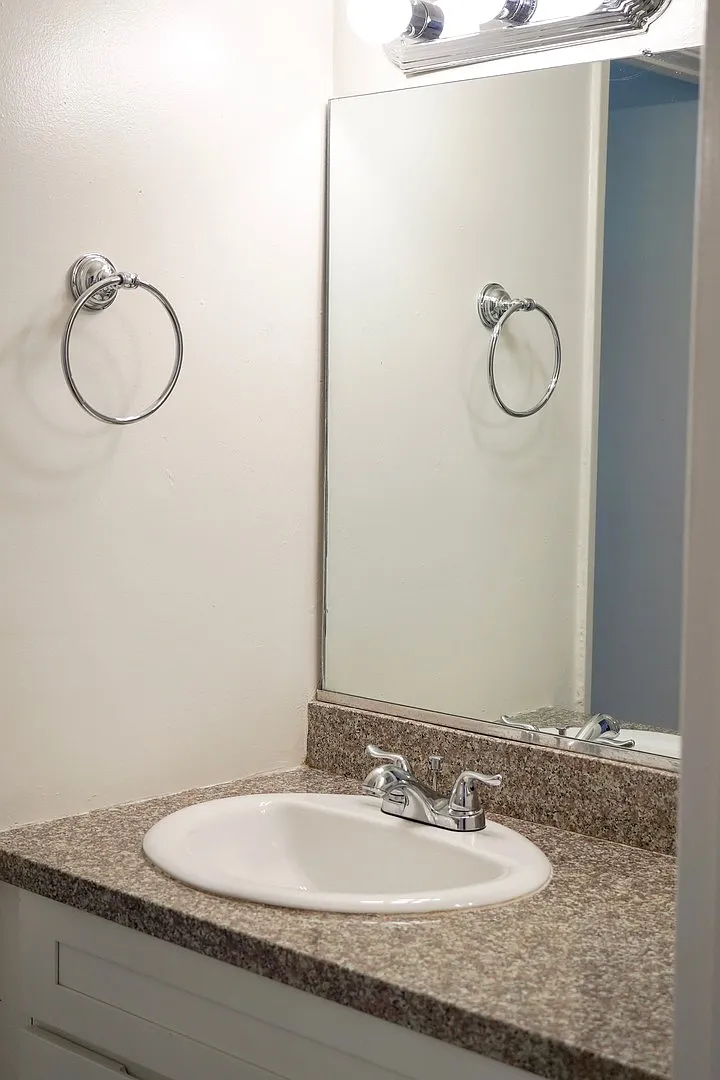 617 North Orange Apartments — Photo 4