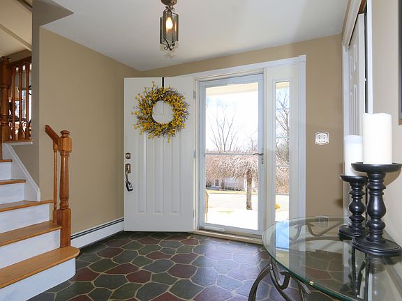 2nd image of 3113 Radcliffe Dr