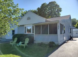 137 Kiniry Dr, Rochester, NY 14609