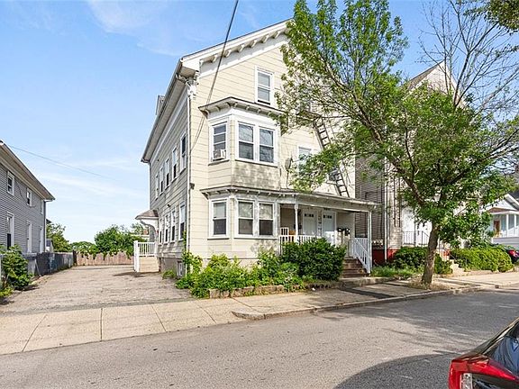 2nd image of 138 Garden St