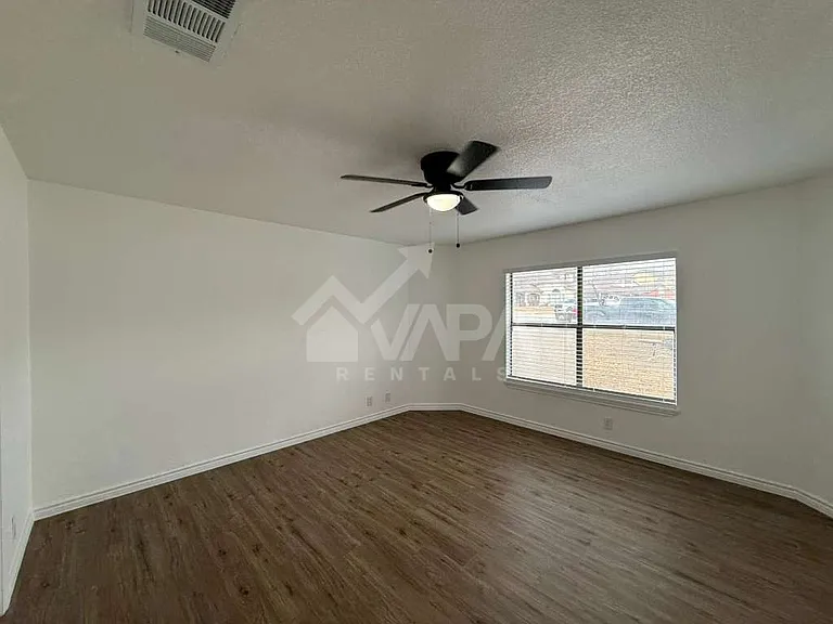 8750 Shallow Ridge Dr — Photo 11