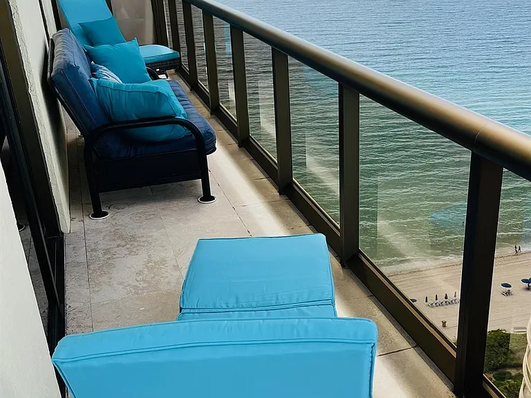 16275 Collins Ave — Photo 16