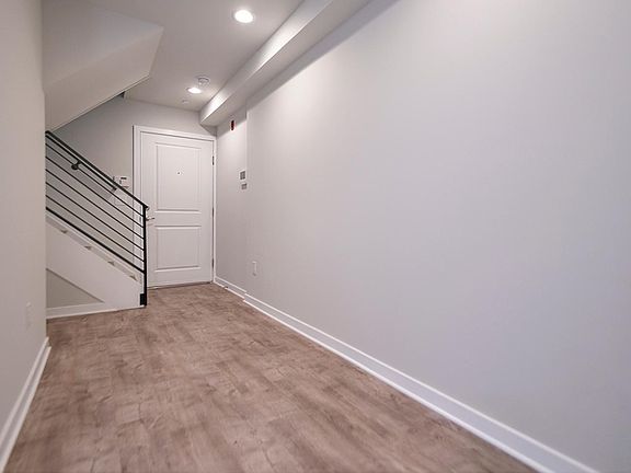 4th image of 2609-11 Federal St #B