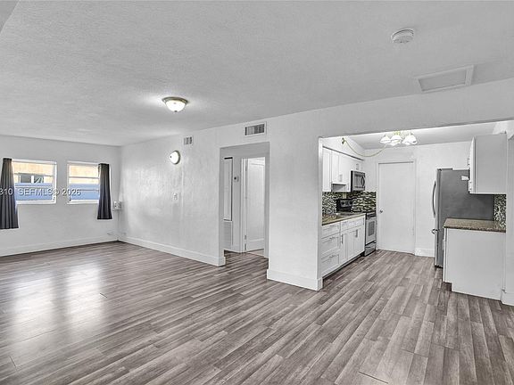5th image of 2100 Service Rd