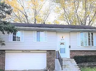 819 Woodland Heights Blvd, Streamwood, IL 60107