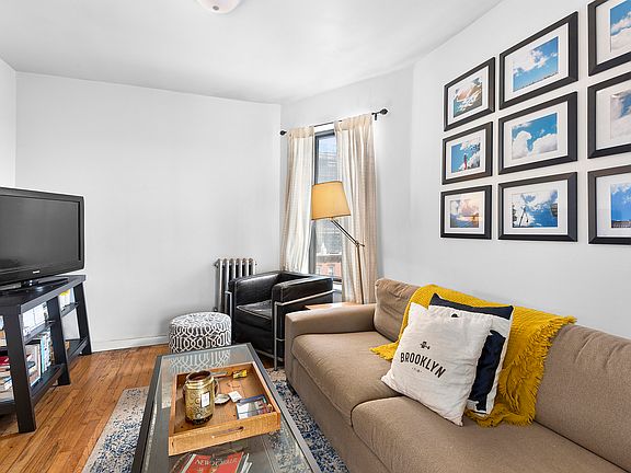 4th image of 276 3rd Ave APT 4C