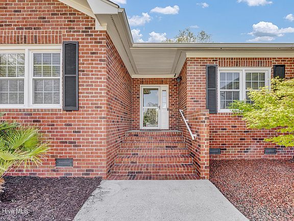 2nd image of 507 N Colony Circle