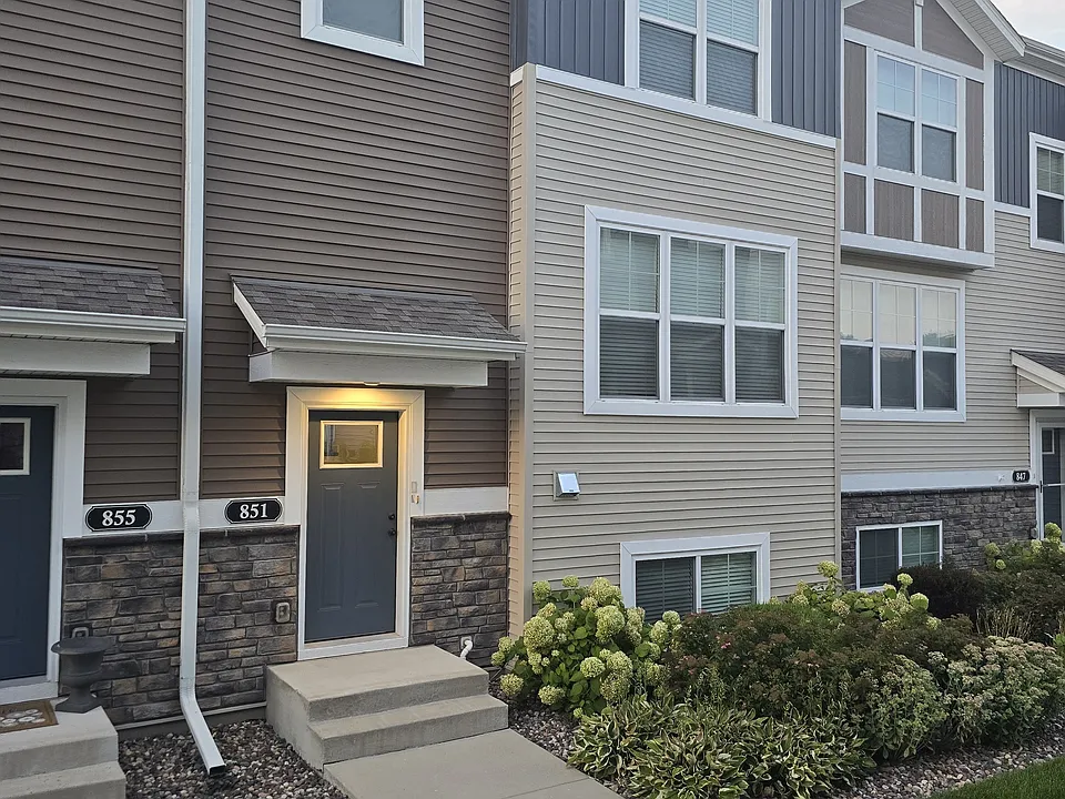 851 Roselyn Dr