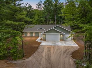 W1407 Rolling Hills Ln, Marinette, WI 54143