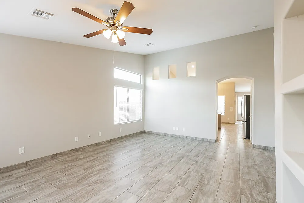 4 bed, 2.0 bath, 1864 sqft, $2,400 — Photo 3