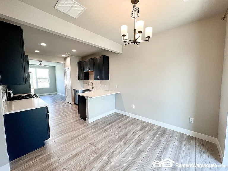 888 S Valentia St — Photo 10