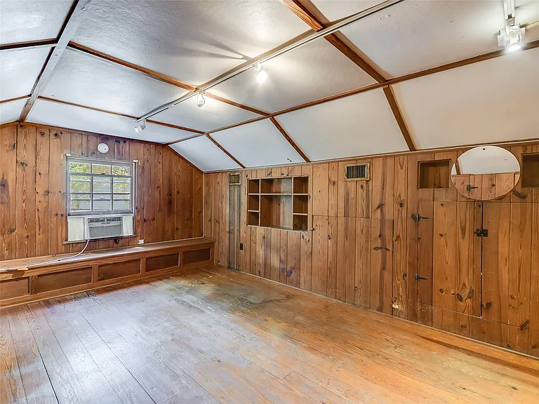2304 Longview St — Photo 21