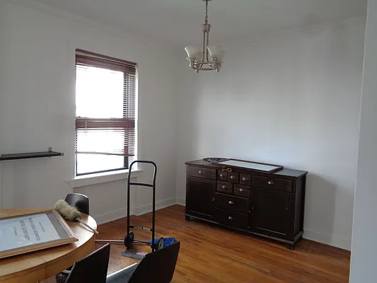 Rented by Zikos Realty Services | media 6