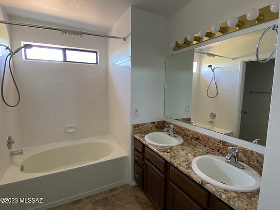 5th image of 7939 N Capella Ct