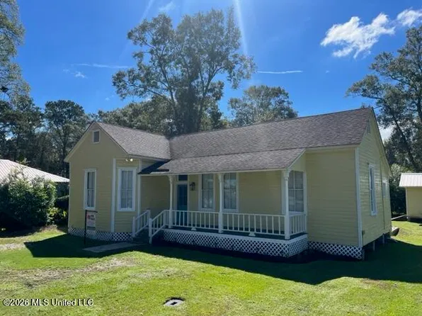 214 E 7th St, Picayune, MS 39466
