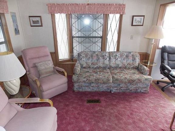 3rd image of 37515 Gadabout Ln