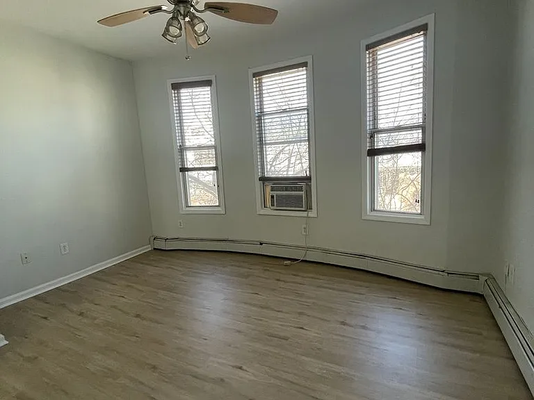 102 Evergreen Street — Photo 6