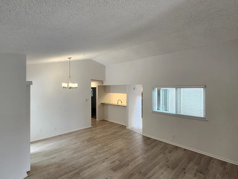 1025 Rock Rose Ln — Photo 2