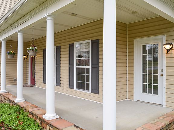 4th image of 186 Meadowwood Cir NE