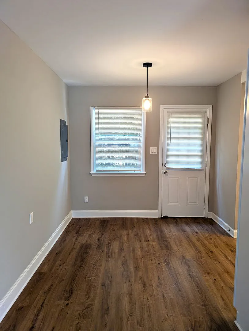 End Unit Townhome! Minutes From Uptown! Abundant Green Space! — Photo 4