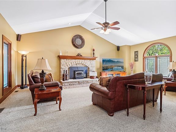 4th image of 850 Crystalbrooke Dr