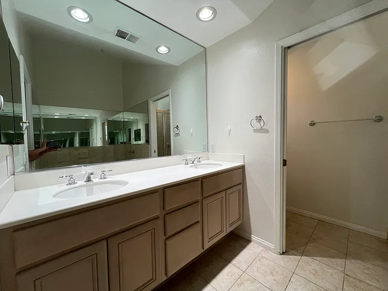 2433 Oneida St #1 — Photo 42