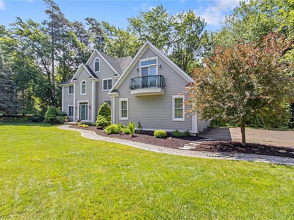 3rd image of 1 Mayflower Cir