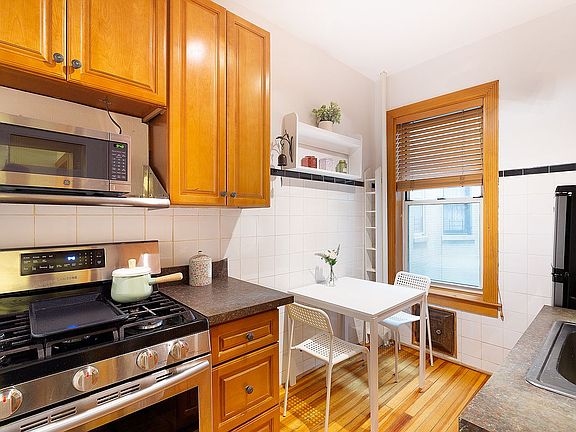 2nd image of 85 Columbia Hts #23