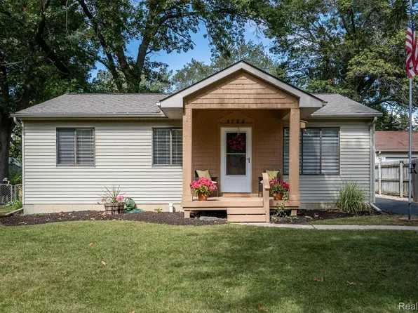 5720 Berkley Dr, Waterford, MI 48327