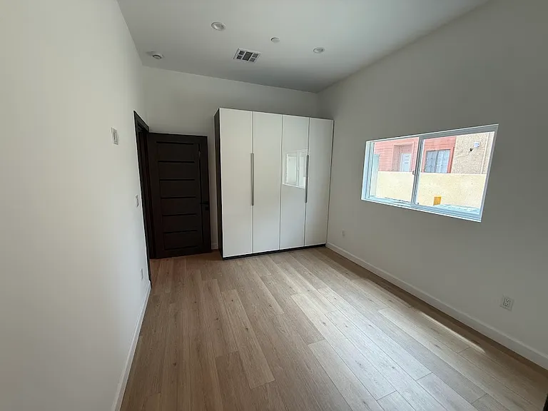 321 Porter St #B — Photo 9