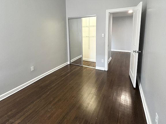 4th image of 906 W Montrose Ave APT 3