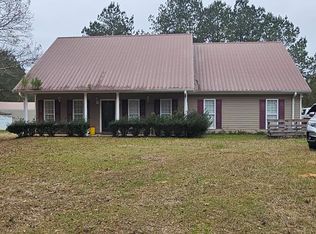 9 Albert Odom Dr, Poplarville, MS 39470